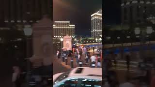 Download lagu Crowded Vegas Strip Spot The Showgirls! mp3 Download lagu Crowded Vegas Strip Spot The Showgirls! mp3