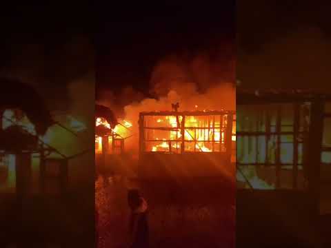 A fierce fire devastates a refugee camp in Wadi Al