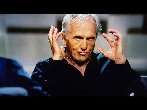 Greg Norman takes a dump