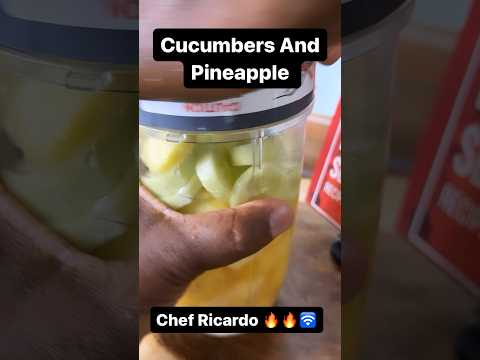 Pineapple cucumber detox juice is packed with nutrients that will help boost your metabolism #viral