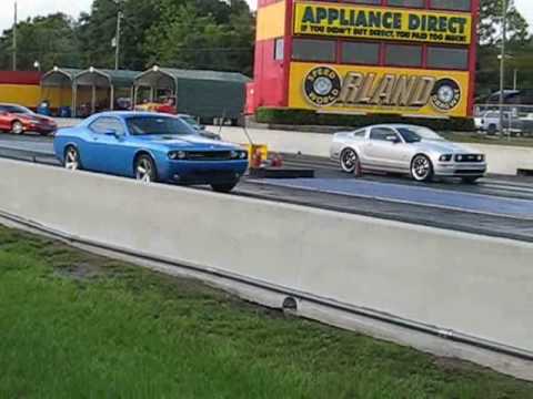 2008 Dodge Challenger SRT8 vs 2007 Ford Mustang GT