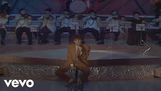 Y Voló Music Video