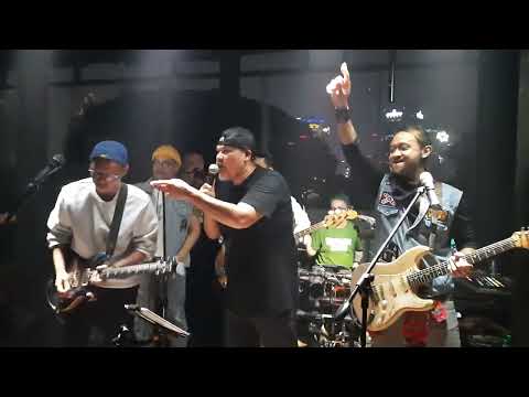 HEART BREAKERS X BAGUS NETRAL FEAT ALFA GETAH  - BASKET CASE (LIVE AT ODIN) NO EDIT