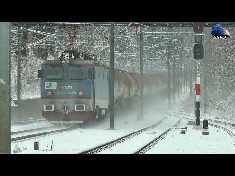 ☃2x060-EA Locomotives & Marfar VTR Tanker Train in Zăpadă/Snow in Gara Bușteni Station - 08 Dec 2021