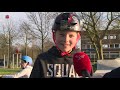 Kinderen spelen ondanks virus onbezorgd op skatebaan in Emmeloord
