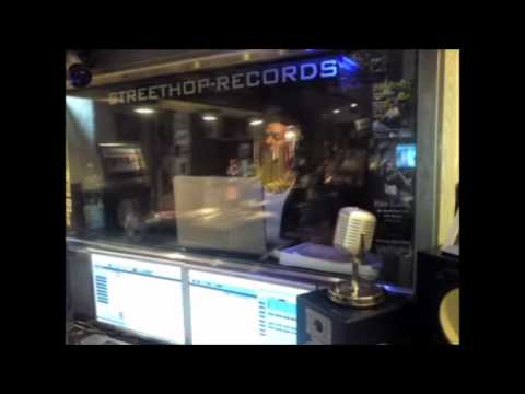 Rosano bei Streethop Records im Studio für MC Eiht Feater