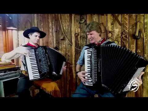 William Hengen e Daniel Hack interpretam "O Graxaim"