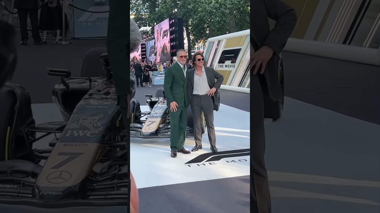 The moment Tom Cruise surprised us on the red carpet!