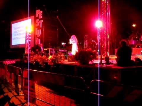 Donatella Lo Schiavo canta Cu' mme al Festival Palazzano 2013.