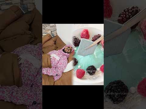 أختك الكبيره لما تناديك في البيت 😂😂😂