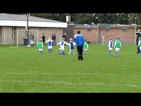 F7 SVS tegen F8 SVS : 2e doelpunt voor F7 door Tijn Jansen (13 okt 2012)