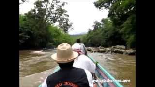 preview picture of video 'Nyarok 2014 : Boat ride along Sungai Sekayam from Entikong to Suruh Engkadok, Kalimantan Barat'