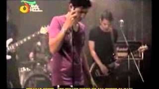 Download lagu Ungu - Dia Atau Diriku (Karaoke Original Clip Live) mp3