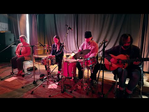 Primi 20250415 - Tomás Gubbins & The Iterate Ruminant band plays "Around"