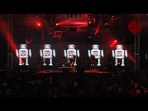 Camille Jones @ Roskilde Festival 2007 (entire concert in 1 minute)