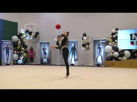 Перцева Аліна 2006 мяч