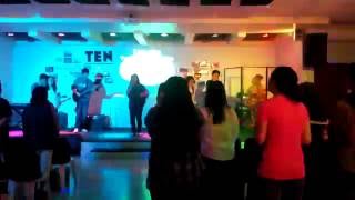 HANDS TO THE SKY... VICTORY ROXAS WORSHIP TEAM