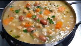 בקלי קלות-מרק ירקות וקטניות (ליהי קרויץ - מטבח בקלי קלות) - התמונה מוצגת ישירות מתוך אתר האינטרנט יוטיוב. זכויות היוצרים בתמונה שייכות ליוצרה. קישור קרדיט למקור התוכן נמצא בתוך דף הסרטון