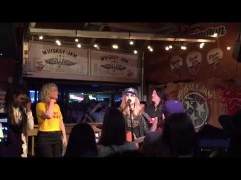 Melissa Etheridge, Cam, Troi Irons & Sonia Leigh jamming at Winners Bar & Grill Nashville