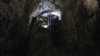 preview picture of video 'first BASE jump ever performed in a cave - David Cusanelli in Grotta Gigante 2 - cam wide'