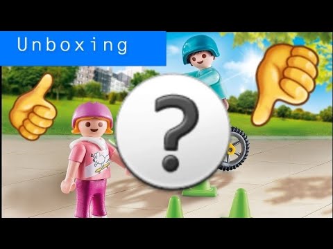 Unboxing fille à rollers et garçon en vélo.