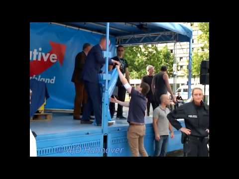 Angriff auf AfD-Politiker Alexander Gauland vor Rathaus in Hannover durch Linksfaschisten