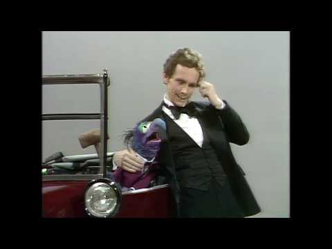 Muppet Show: Gonzo and Joel Grey