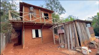 A CASA DE PAU A PIQUE DE DOIS ANDARES - O MUTIRÃO