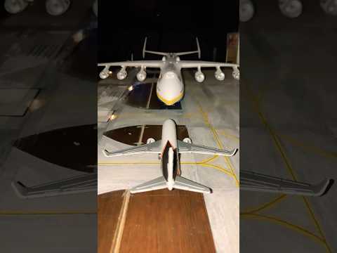 Staring contest ups and AN-225 🤣 #funny #memes #an225 #plane #stare #rock #airport #big #fedex #ups