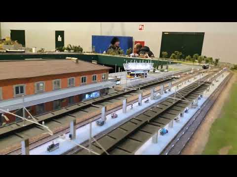 Trenini in mostra Carnate 2022 - plastico GFO - panoramica stazione di Biviglio