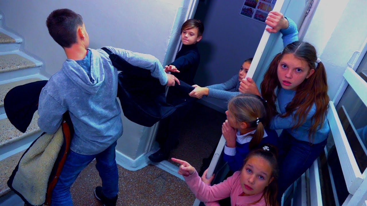 Видео прятки в школе. Прятки в школе превью. А4 прятки в доме. Экстремальные прятки а4 в школе. Прятки в лесу.