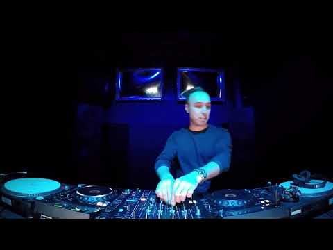 The Blue Oyster: Mike Shu / 06.11 / 19 - 20