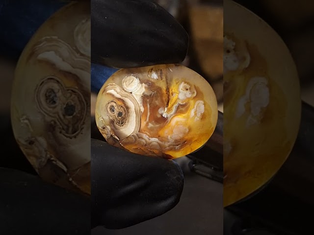 حجر عقيق بافوري طبيعي