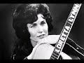 Loretta Lynn - Christmas Without Daddy (Country Christmas Songs)