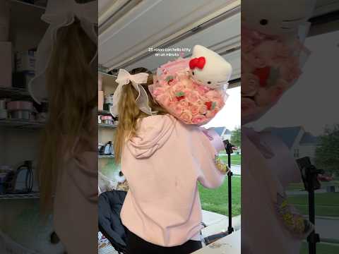 25 roses + hello kitty 💕 #hellokitty #ramobuchon #ramos #diy #trendingshorts #fyp #roses #flowers