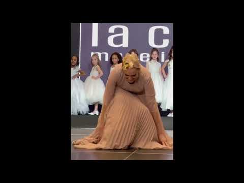 Model FALLS in Long Dress during La Crème 2025 Fashion Show!