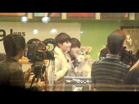 [Fancam] 120117 Ryeowook @ Sukira Photo time (by : @clione_sky)