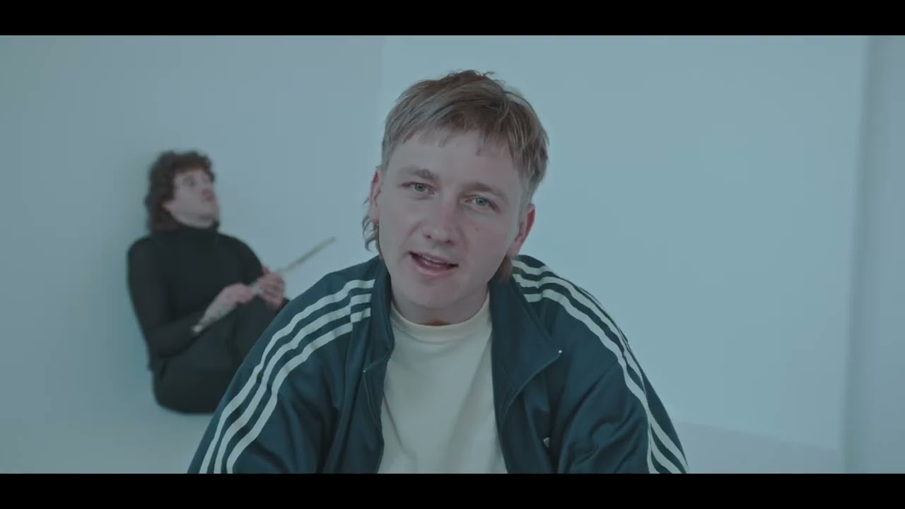  mit dem Titel 'Grauer Tag' / Video ((jetzt ansehen))