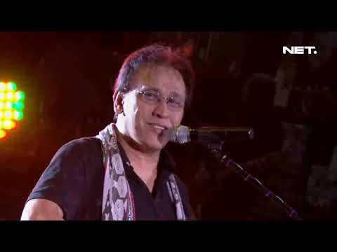 Konser Iwan Fals di Medan dengan Andra and The Backbone   Satu satu