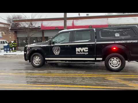 NYC BUILDING UNIT ARRIVING & FDNY SOC COMPRESSOR TAKING UP FROM GAS INCIDENT ON PAULDING AVE. BRONX.