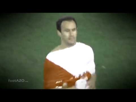 Ricardo Carvalho wearing his shirt backwards