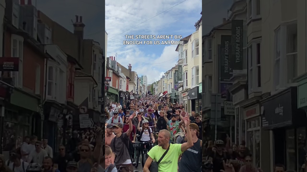 You either love us, or you love us! #viral #cycling #motivation #fyp #reels #brighton #uk #rave
