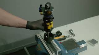 MTB - How to add - remove volume spacers in the Öhlins TXCAir rear shocks