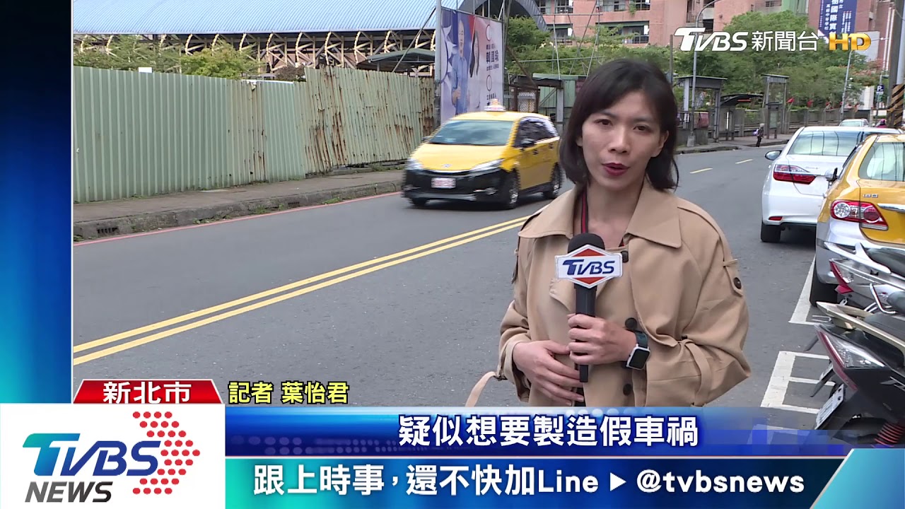 碰瓷?男衝出「躺」路中 2轎車急煞險撞上