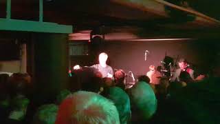 04 Robert Forster, Nalen 28/4 -19. Twin layers of Lightning.