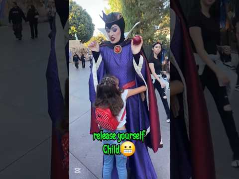 Evil Queen Hilariously Rejects Hug from Little Girl at Disneyland! #disneyland #evilqueen #shorts