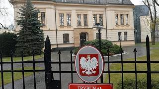 Polen: Polizei sichert Verfassungsgericht – Kaczyński warnt vor Putsch
