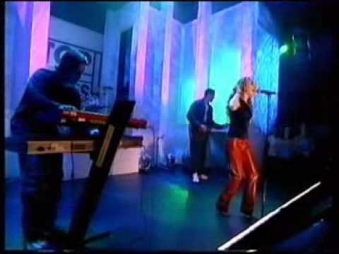 Aurora feat Naimee Coleman - Ordinary World (TOTP)