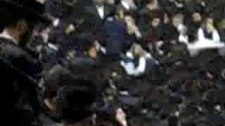 שמחת תורה בסאטמר (רחוב רוס) 2006 חלק 3
