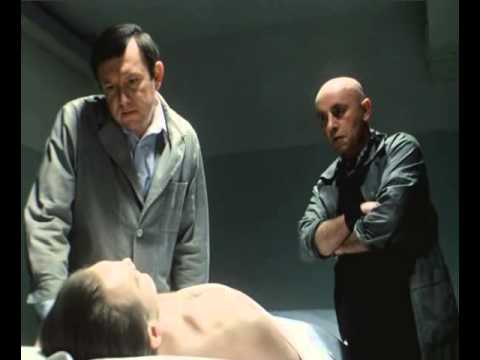 Nic Śmiesznego [ Najlepsze sceny w polskich filmach]- kostnica i czarny Olek